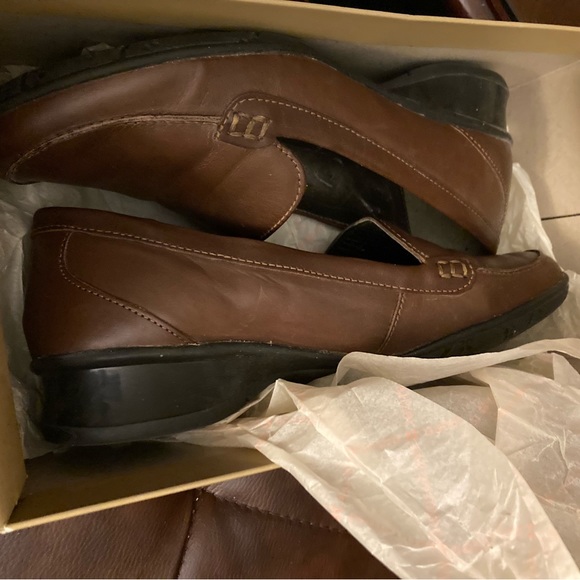 EUC Naturalizer IOB casual loafers/flats. Brown leather uppers - Picture 3 of 8